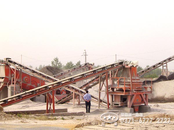 河卵石制沙生產(chǎn)線現(xiàn)場(chǎng) 河卵石制沙生產(chǎn)線現(xiàn)場(chǎng)