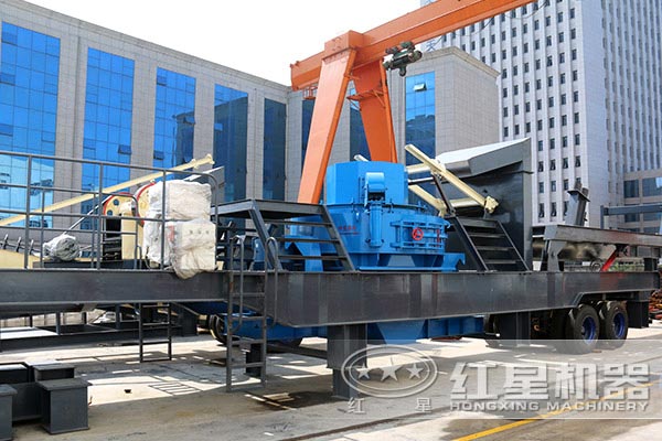 新型移動(dòng)式破碎機(jī)工作現(xiàn)場(chǎng)圖 新型移動(dòng)式破碎機(jī)工作現(xiàn)場(chǎng)圖