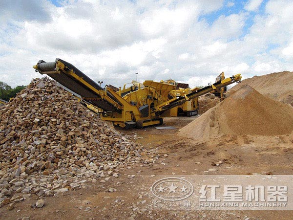 移動汽車載式打石子機(jī)作業(yè)現(xiàn)場