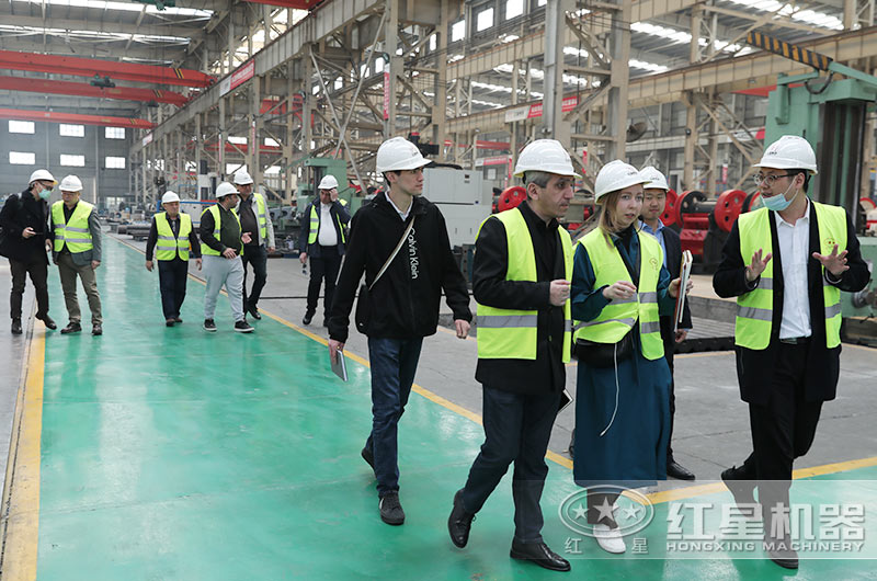 客戶一行來(lái)廠參觀考察