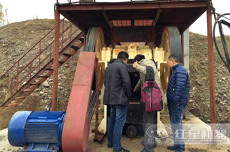 客戶去現(xiàn)場考察69破碎機