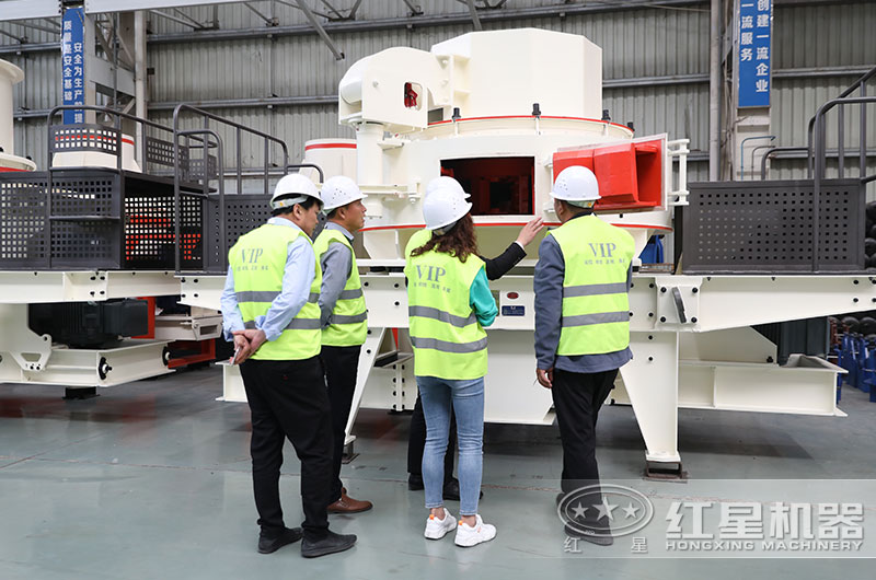 客戶來廠考察鵝卵石制砂設(shè)備 客戶來廠考察鵝卵石制砂設(shè)備