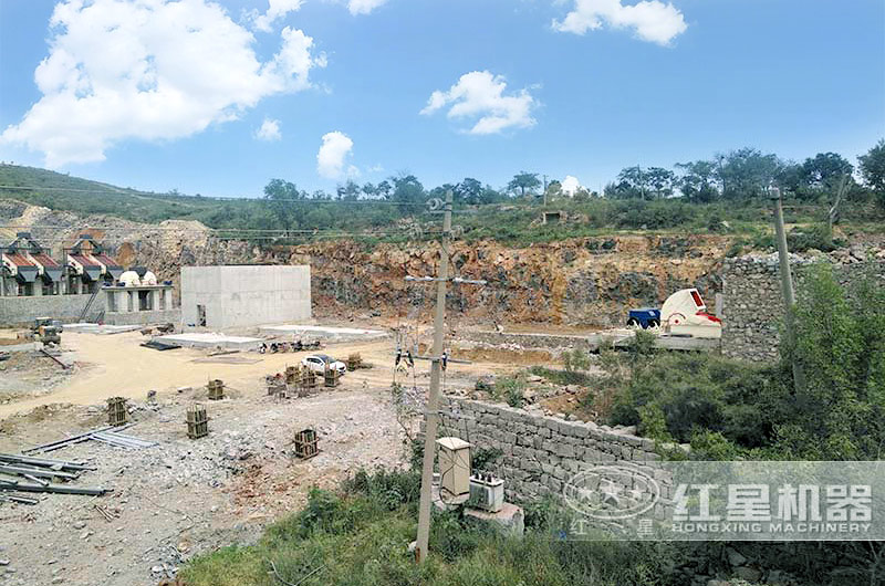 大型破碎石料生產(chǎn)線現(xiàn)場 大型破碎石料生產(chǎn)線現(xiàn)場