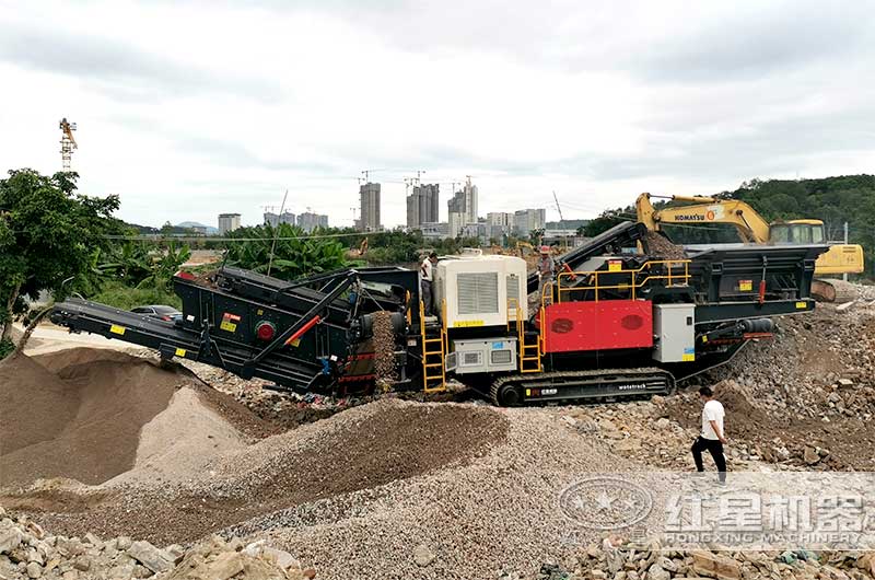 履帶移動(dòng)破碎站現(xiàn)場三