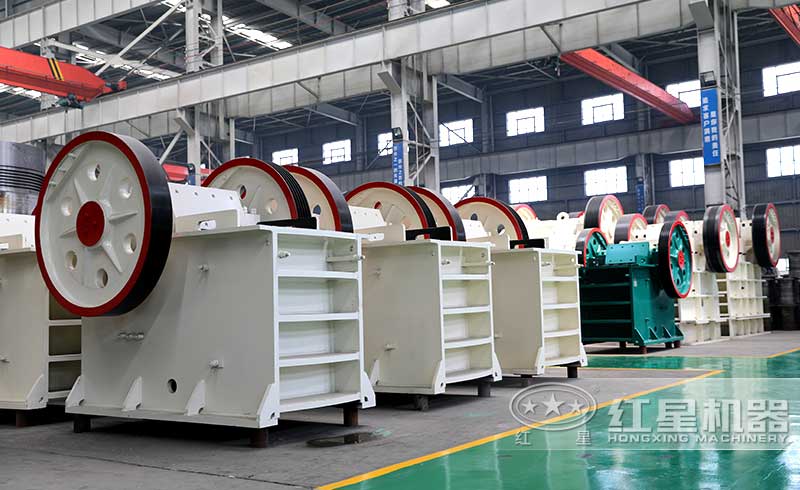 爐渣顎式破碎機(jī)現(xiàn)場實拍圖