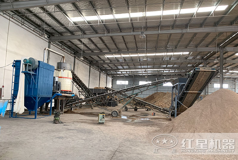 復(fù)合式破碎機(jī)現(xiàn)場(chǎng) 復(fù)合式破碎機(jī)現(xiàn)場(chǎng)