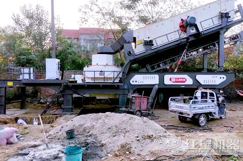 移動(dòng)式制砂機(jī)生產(chǎn)線現(xiàn)場 移動(dòng)式制砂機(jī)生產(chǎn)線現(xiàn)場