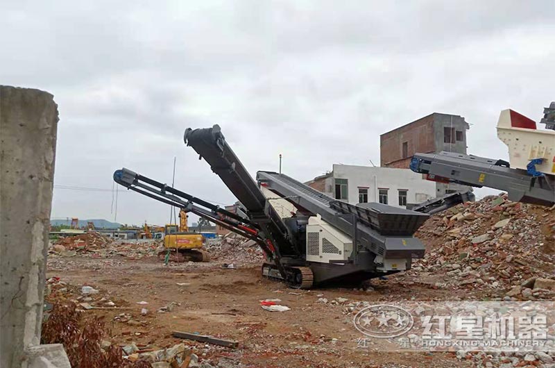 履帶移動(dòng)破碎站現(xiàn)場二