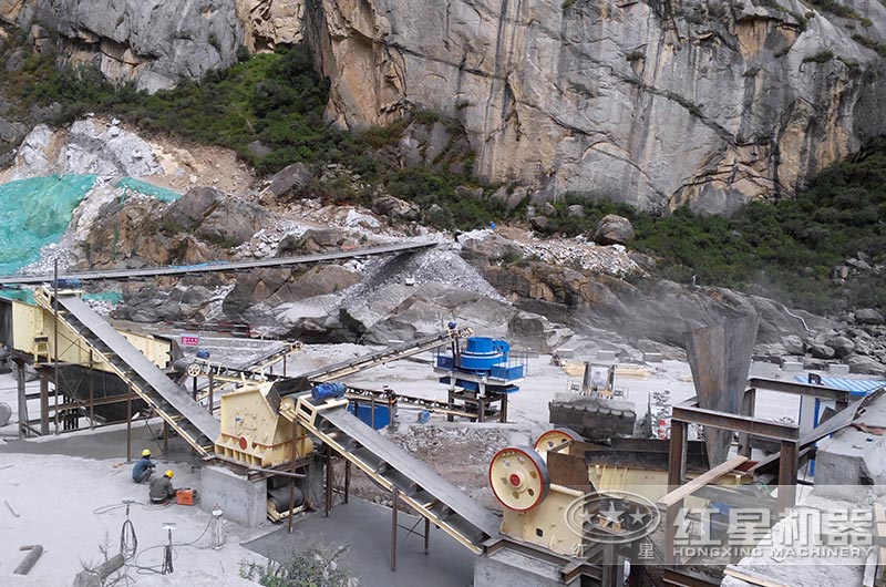 反擊破用于軟石料砂石生產(chǎn)線現(xiàn)場 反擊破用于軟石料砂石生產(chǎn)線現(xiàn)場