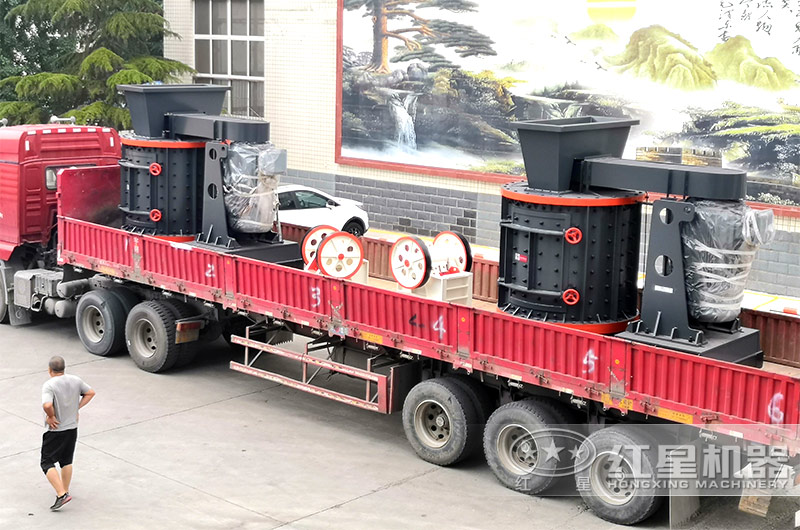 這是立式復(fù)合破碎機(jī) 這是立式復(fù)合破碎機(jī)