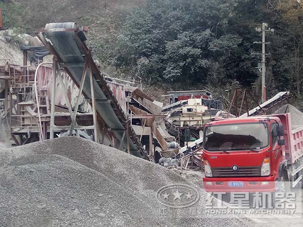 建筑用砂制砂機(jī)作業(yè)現(xiàn)場(chǎng)