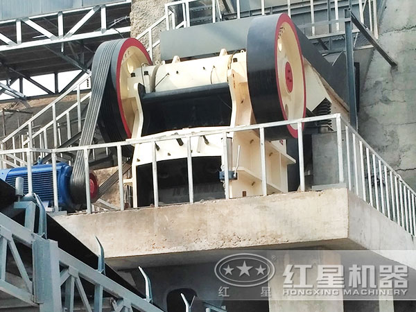 pe系列顎式破石機作業(yè)現(xiàn)場 pe系列顎式破石機作業(yè)現(xiàn)場