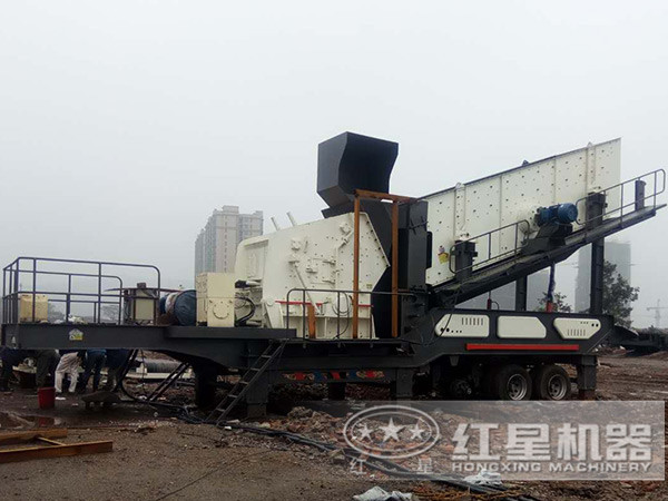 流動(dòng)石子粉碎機(jī)生產(chǎn)現(xiàn)場(chǎng) 流動(dòng)石子粉碎機(jī)生產(chǎn)現(xiàn)場(chǎng)