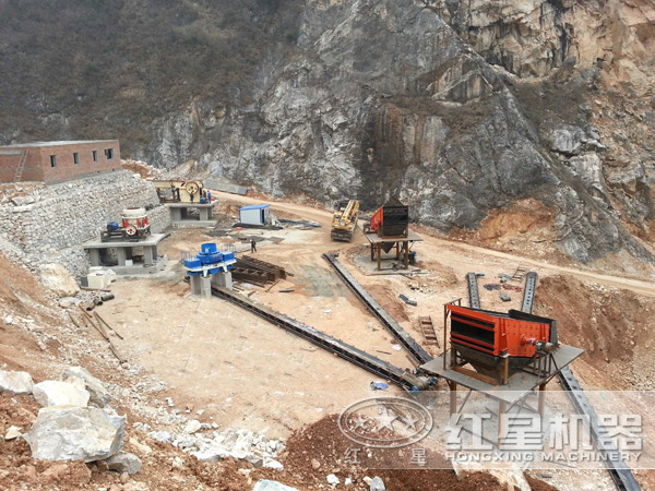 時產300噸制砂生產現(xiàn)場 時產300噸制砂生產現(xiàn)場