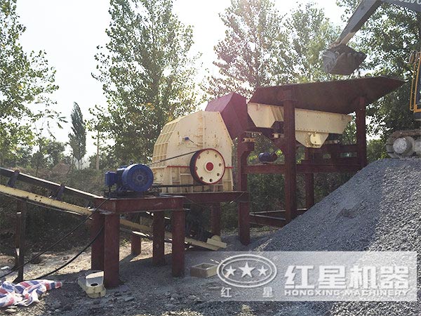 河南紅星新型錘破機(jī)生產(chǎn)現(xiàn)場 河南紅星新型錘破機(jī)生產(chǎn)現(xiàn)場