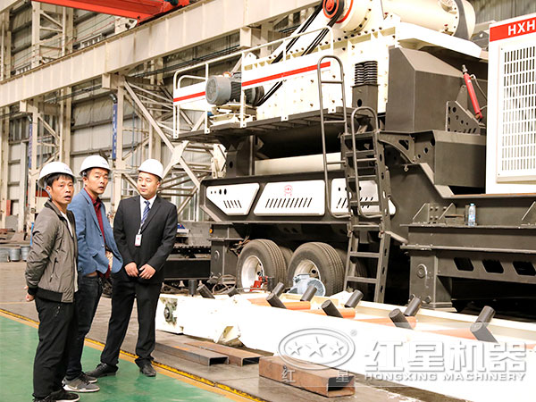 客戶參觀紅星機(jī)器生產(chǎn)車(chē)間 客戶參觀紅星機(jī)器生產(chǎn)車(chē)間