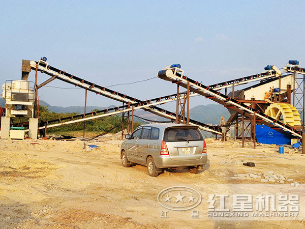 一天能洗3000噸的洗砂機作業(yè)現(xiàn)場 一天能洗3000噸的洗砂機作業(yè)現(xiàn)場