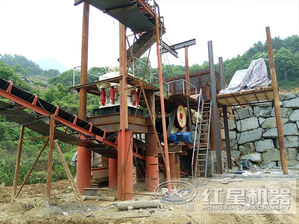 每天150方小型青石碎石機生產(chǎn)現(xiàn)場 每天150方小型青石碎石機生產(chǎn)現(xiàn)場