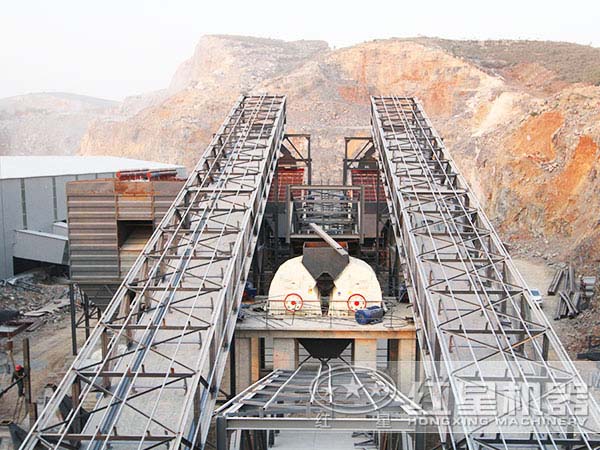 錘式破碎機(jī)安裝現(xiàn)場(chǎng)