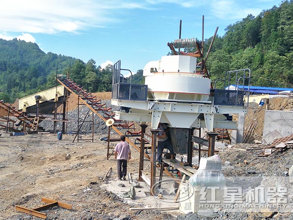 河卵石細碎制砂機作業(yè)現(xiàn)場