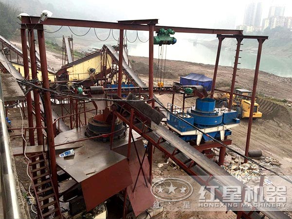 河卵石制沙生產(chǎn)現(xiàn)場 河卵石制沙生產(chǎn)現(xiàn)場