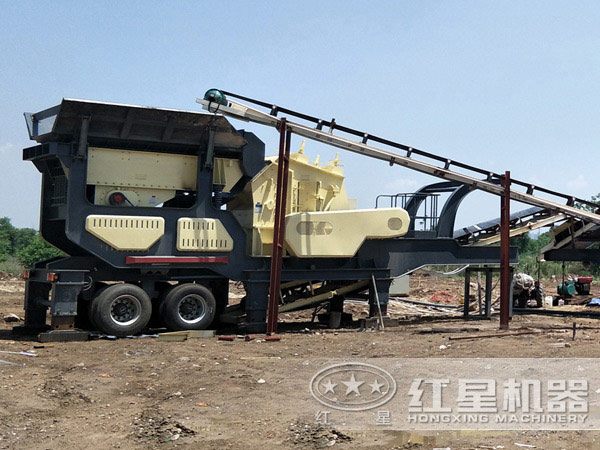 移動反擊式破碎站作業(yè)現(xiàn)場 移動反擊式破碎站作業(yè)現(xiàn)場