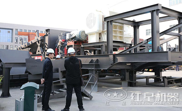 用戶來廠定制可移動破碎機(jī) 用戶來廠定制可移動破碎機(jī)