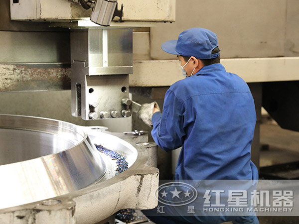 技術(shù)工人作業(yè)現(xiàn)場(chǎng) 技術(shù)工人作業(yè)現(xiàn)場(chǎng)