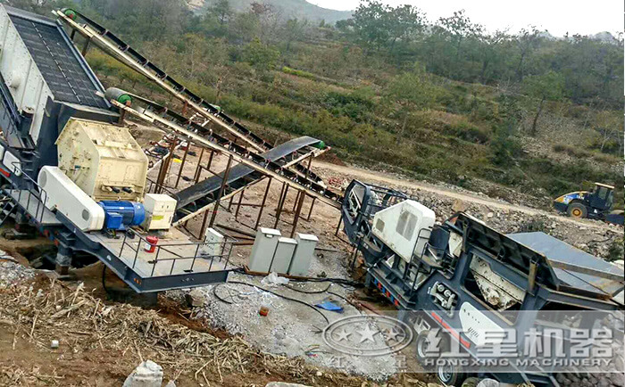 青石移動石子碎石機現(xiàn)場作業(yè)