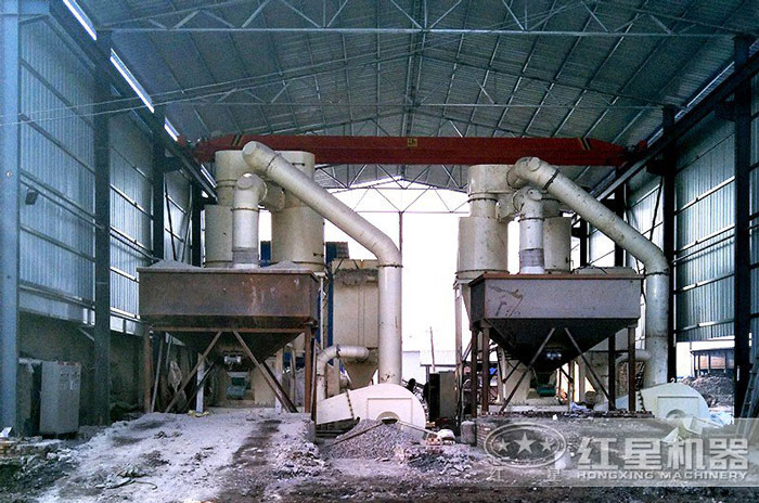 大型石料雷蒙粉磨機作業(yè)現(xiàn)場 大型石料雷蒙粉磨機作業(yè)現(xiàn)場
