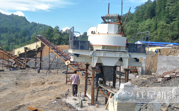 沖擊式破碎機(jī)生產(chǎn)現(xiàn)場(chǎng) 沖擊式破碎機(jī)生產(chǎn)現(xiàn)場(chǎng)