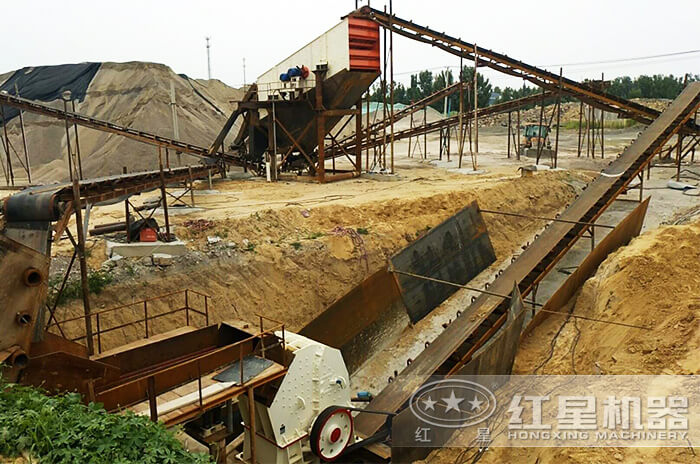 重錘式碎石機生產(chǎn)現(xiàn)場 重錘式碎石機生產(chǎn)現(xiàn)場