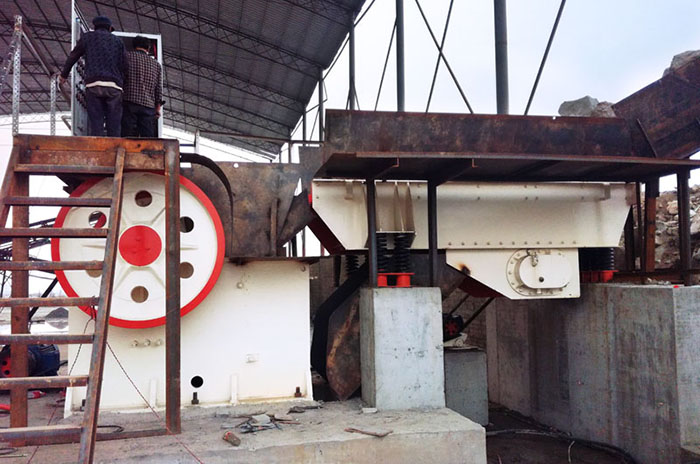 河南紅星石頭粉碎機(jī)綠色作業(yè)現(xiàn)場(chǎng) 河南紅星石頭粉碎機(jī)綠色作業(yè)現(xiàn)場(chǎng)