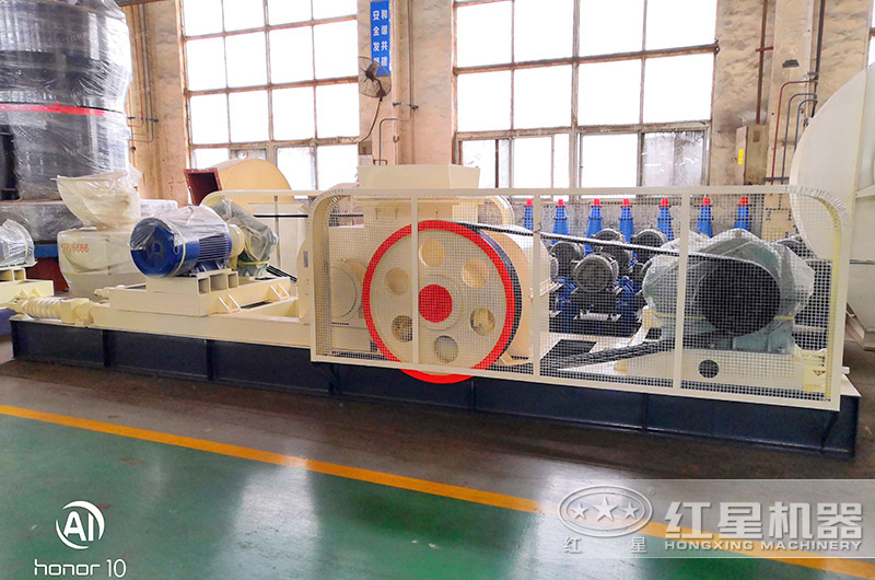 液壓對輥破碎機生產(chǎn)車間 液壓對輥破碎機生產(chǎn)車間