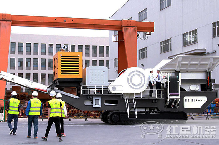 客戶到紅星機(jī)器廠區(qū)參觀建筑垃圾處理設(shè)備 客戶到紅星機(jī)器廠區(qū)參觀建筑垃圾處理設(shè)備