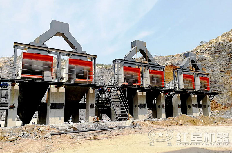 振動篩安裝現(xiàn)場 振動篩安裝現(xiàn)場