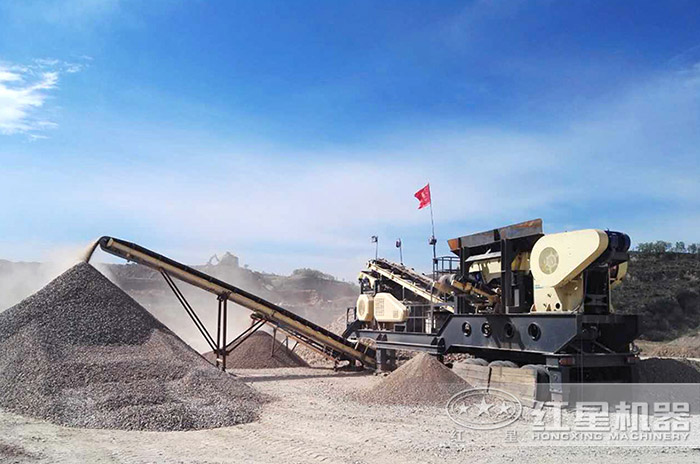 配備了車載移動(dòng)磕石機(jī)的施工現(xiàn)場(chǎng) 配備了車載移動(dòng)磕石機(jī)的施工現(xiàn)場(chǎng)