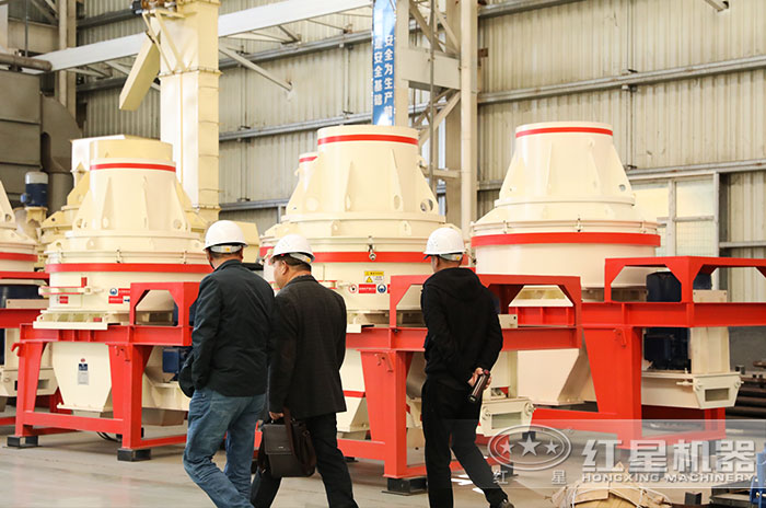 客戶到紅星機器廠區(qū)參觀考察設備 客戶到紅星機器廠區(qū)參觀考察設備