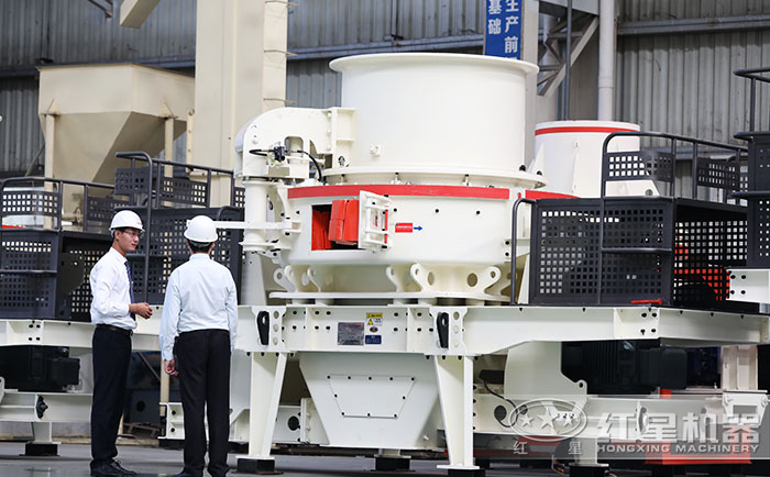 客戶到紅星機器廠區(qū)參觀考察設(shè)備