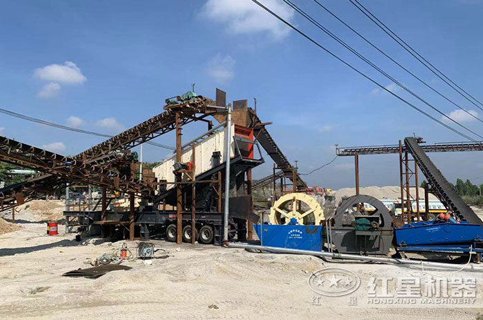 紅星福建用戶移動式制砂機現(xiàn)場