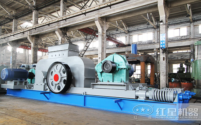 大型對(duì)輥制砂機(jī)設(shè)備生產(chǎn)車間 大型對(duì)輥制砂機(jī)設(shè)備生產(chǎn)車間