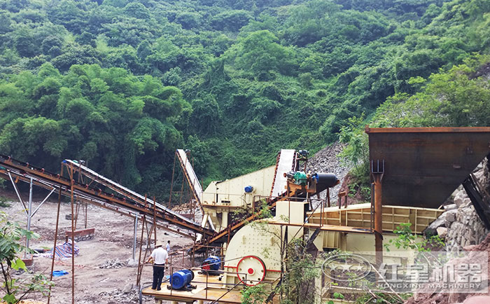 重錘式破碎機(jī)生產(chǎn)加工現(xiàn)場(chǎng) 重錘式破碎機(jī)生產(chǎn)加工現(xiàn)場(chǎng)