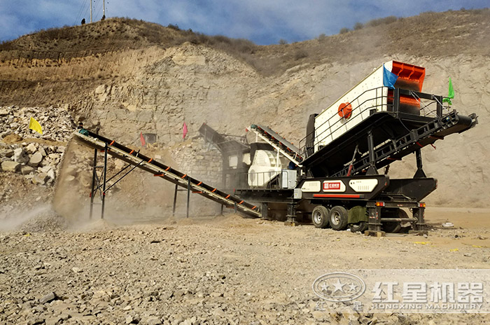 移動錘式破碎篩沙一體機設(shè)備作業(yè)現(xiàn)場