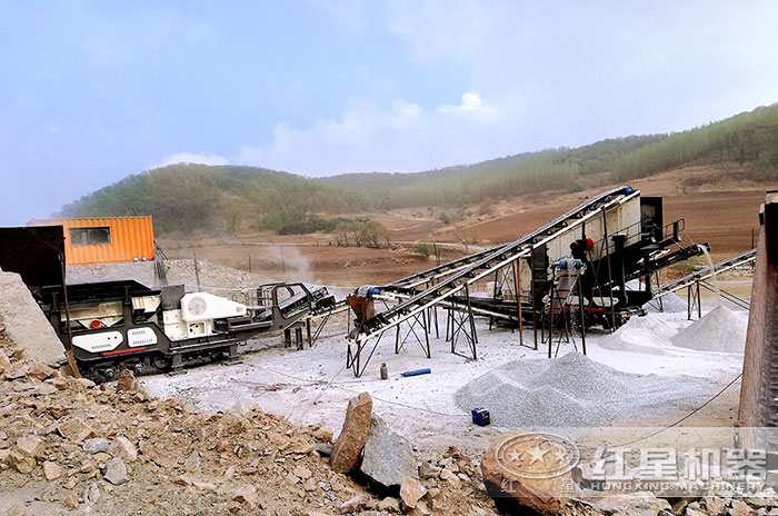 移動(dòng)破碎設(shè)備制沙加工現(xiàn)場(chǎng) 移動(dòng)破碎設(shè)備制沙加工現(xiàn)場(chǎng)