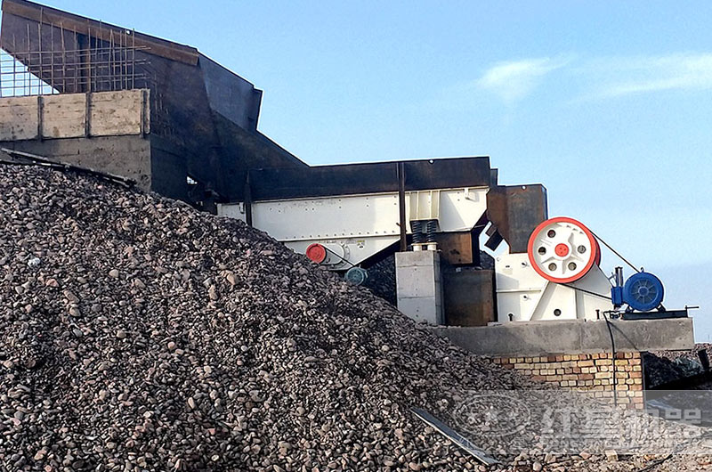 顎式破碎機作業(yè)現(xiàn)場