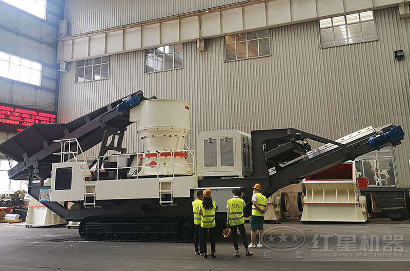客戶到廠參觀移動(dòng)破碎機(jī) 客戶到廠參觀移動(dòng)破碎機(jī)