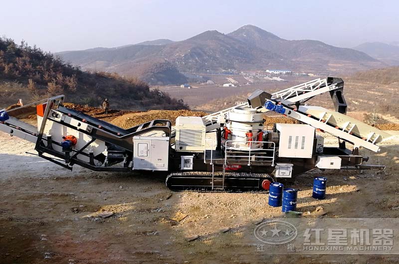 履帶式移動破碎制砂生產現場