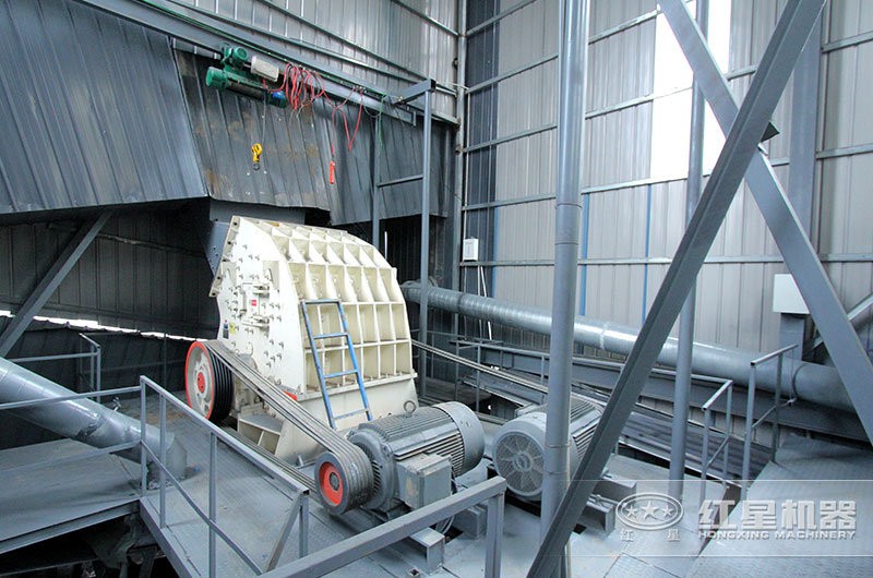 錘式粉碎現(xiàn)場(chǎng)實(shí)拍 錘式粉碎現(xiàn)場(chǎng)實(shí)拍