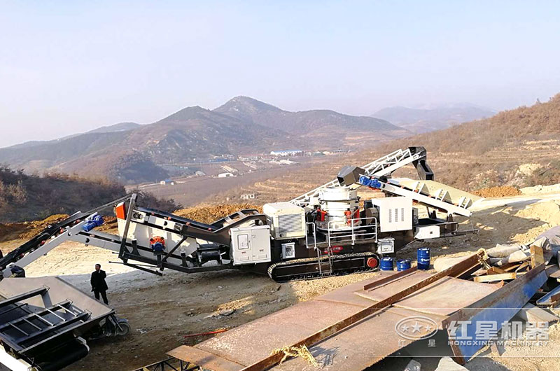 移動式圓錐破碎生產(chǎn)現(xiàn)場 移動式圓錐破碎生產(chǎn)現(xiàn)場