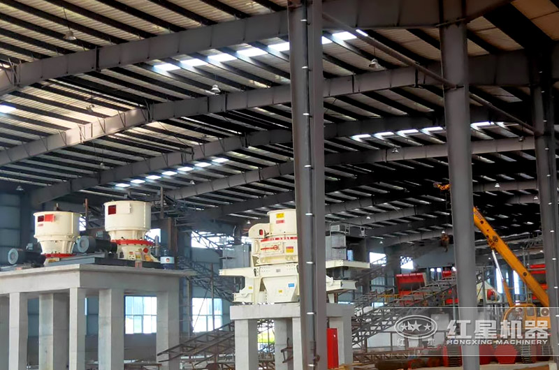 時(shí)產(chǎn)100噸制砂生產(chǎn)現(xiàn)場 時(shí)產(chǎn)100噸制砂生產(chǎn)現(xiàn)場